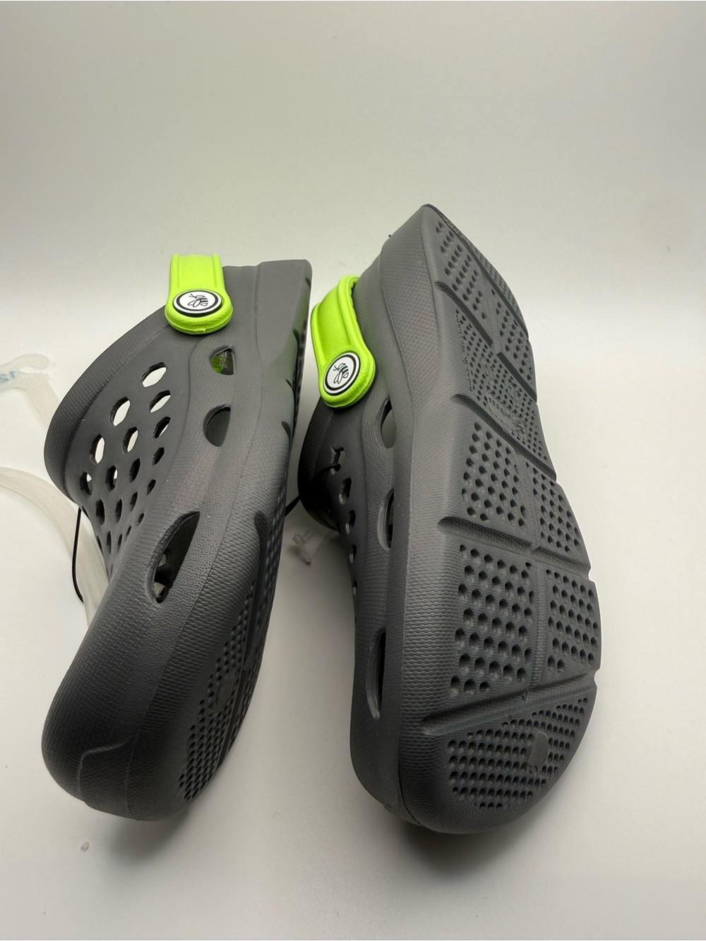Joybees Crocs Kids Gray Clogs with Bright Green Heel Strap - Picture 4 of 14